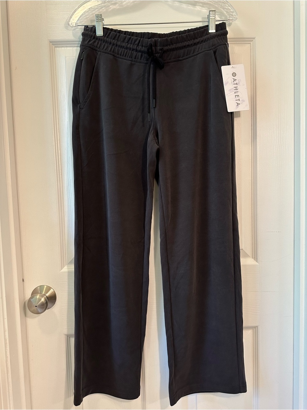 NWT Athleta Women’s Black Seasoft Straight Crop Pants, size S tall